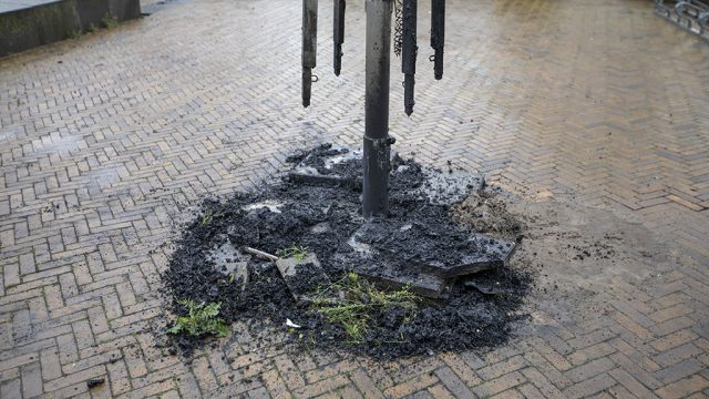 Parasol in de brand Roemer Visscherplein