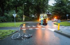 Doorrijden na ongeval Overveen: zwarte auto gezocht