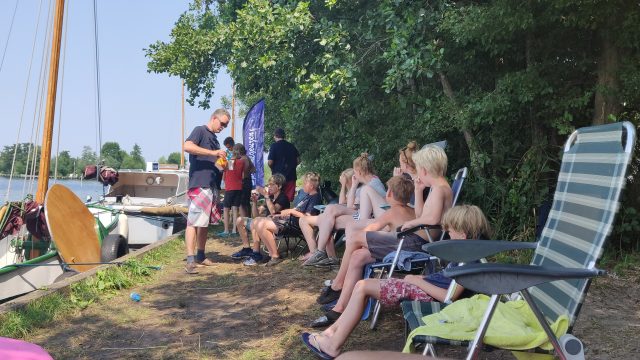 Spaarnegeuzen houdt zomerkamp op tropisch eiland