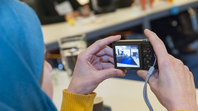 Vluchtelingen en buurtbewoners bekijken de wereld door elkaars ogen   