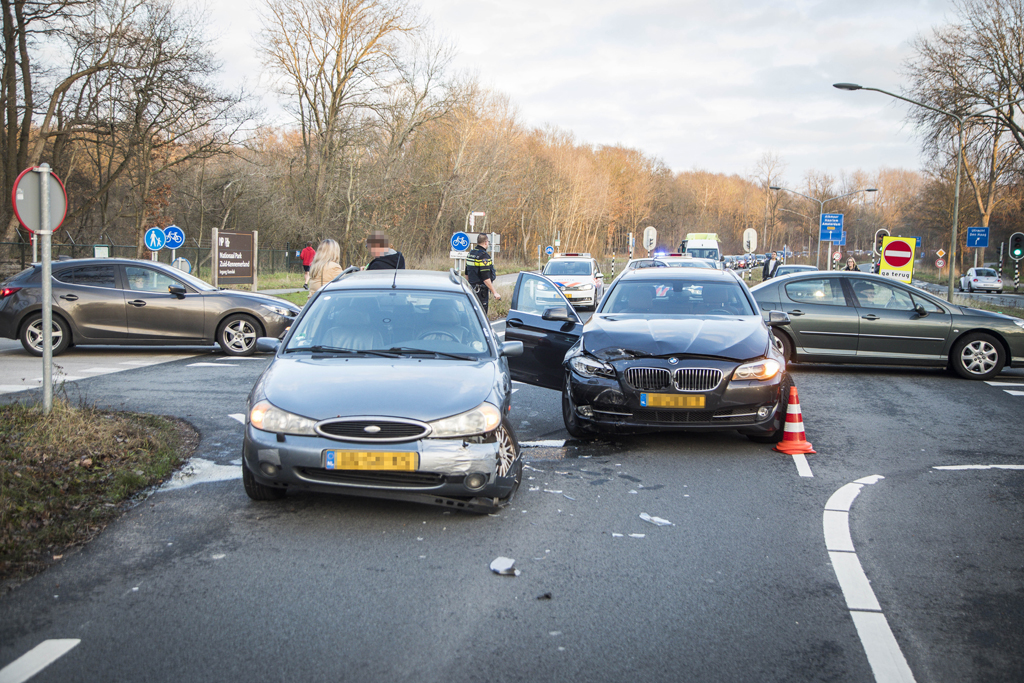 Zeven personen betrokken bij aanrijding Overveen
