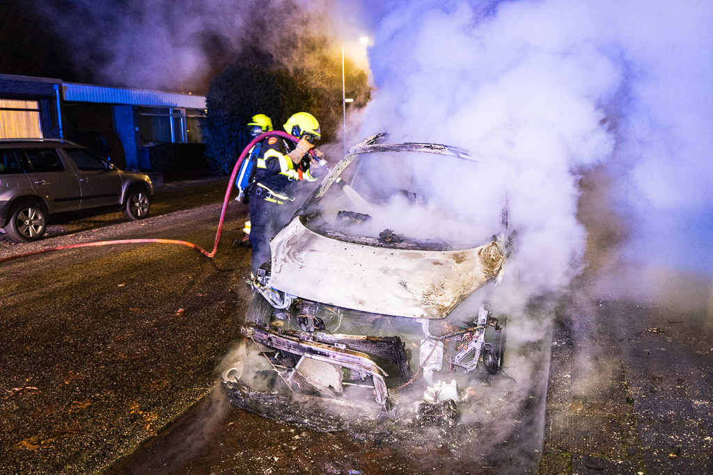 Auto brandt uit op Vaumontlaan in Heemstede De Heemsteder