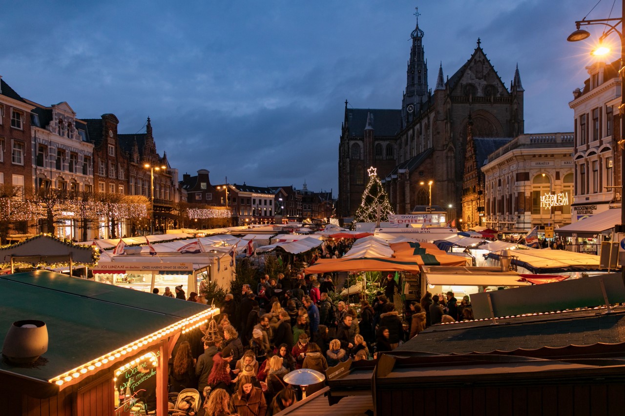 begint de gezellige kerstmarkt in Haarlem! De Heemsteder
