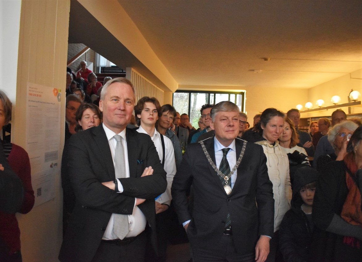 Staatssecretaris opent locatie opvang statushouders in Oldenhove Overveen