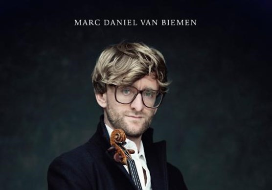Violist Marc Daniel van Biemen bij Boekhandel Blokker - De Heemsteder