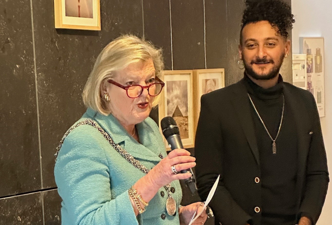 Storyboard op Bloemendaalse Kunstmuur vertelt verhaal van Youssef Abo Elmagd