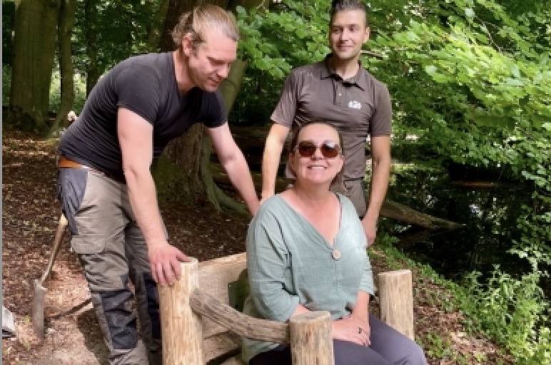 Bankje geplaatst ter nagedachtenis aan Robin Smit uit Bennebroek