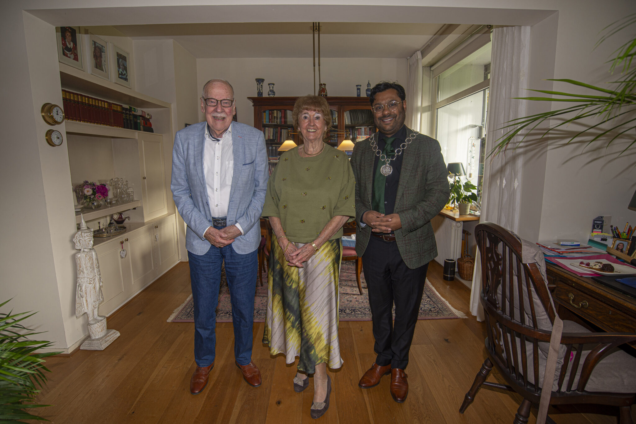 Burgemeester Binnendijk bezoekt 60-jarig bruidspaar Hans en Elly Schaap – Pennings