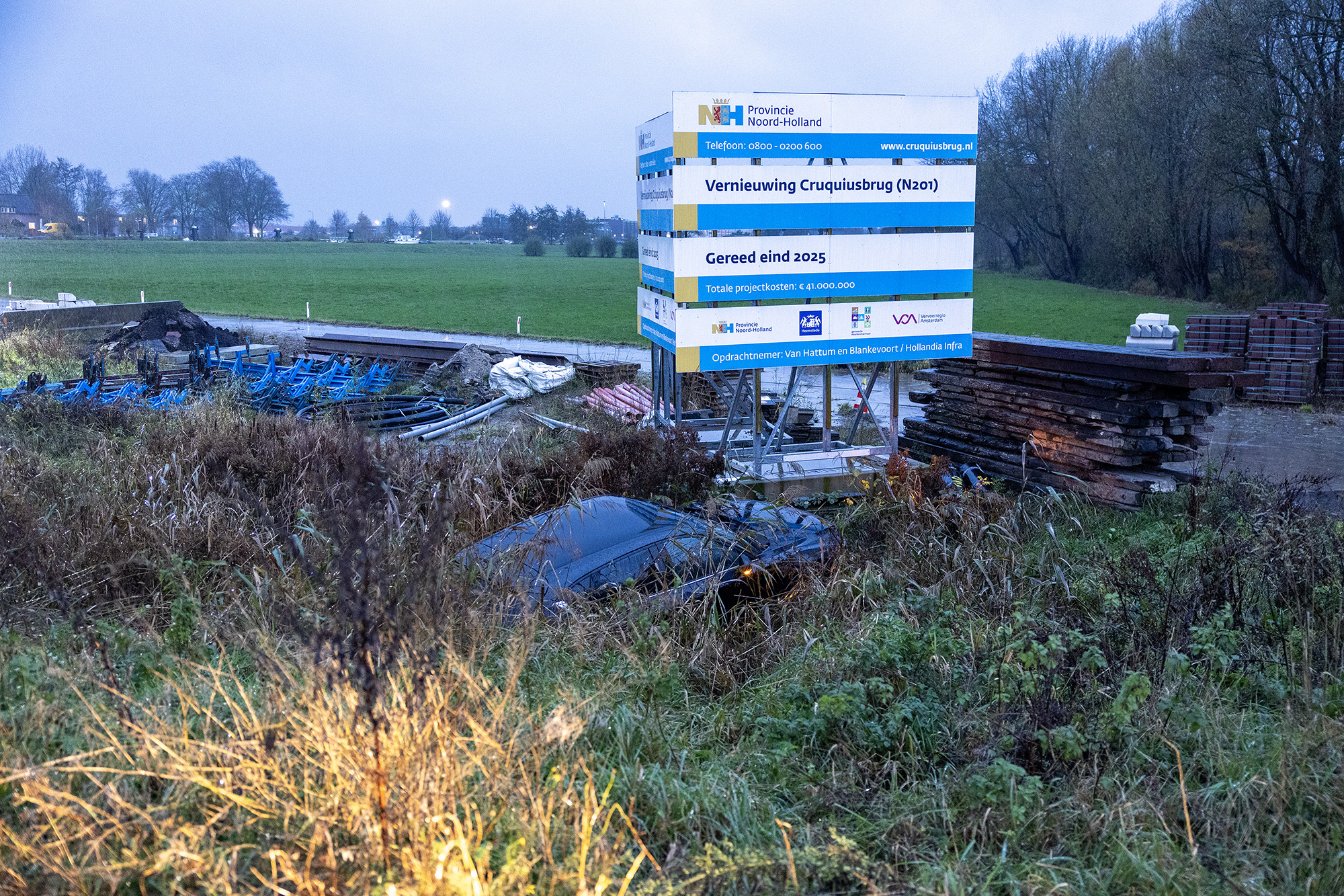 Automobilist raakt onwel en belandt in greppel
