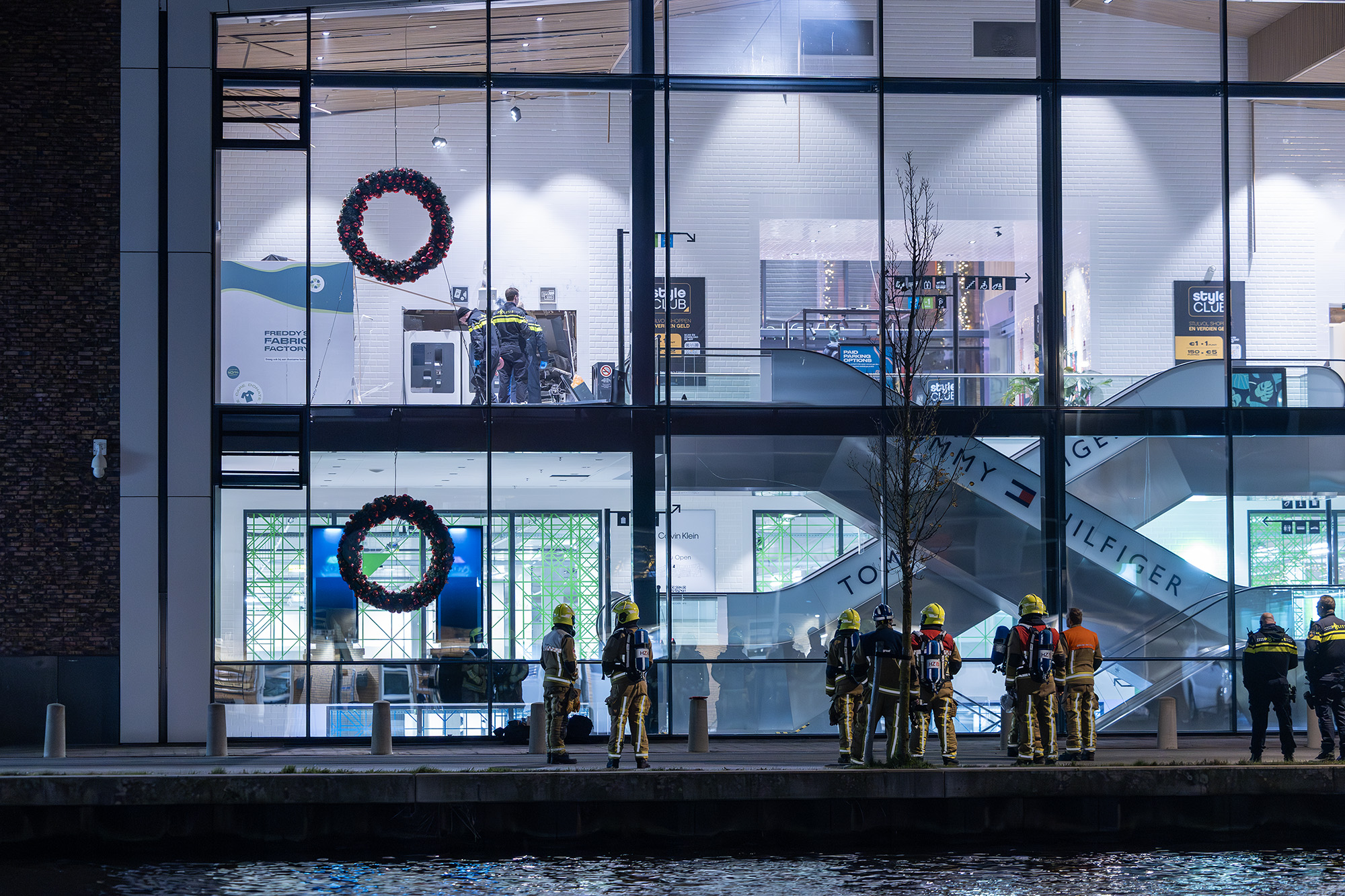 Plofkraak geldautomaat Outlet Halfweg