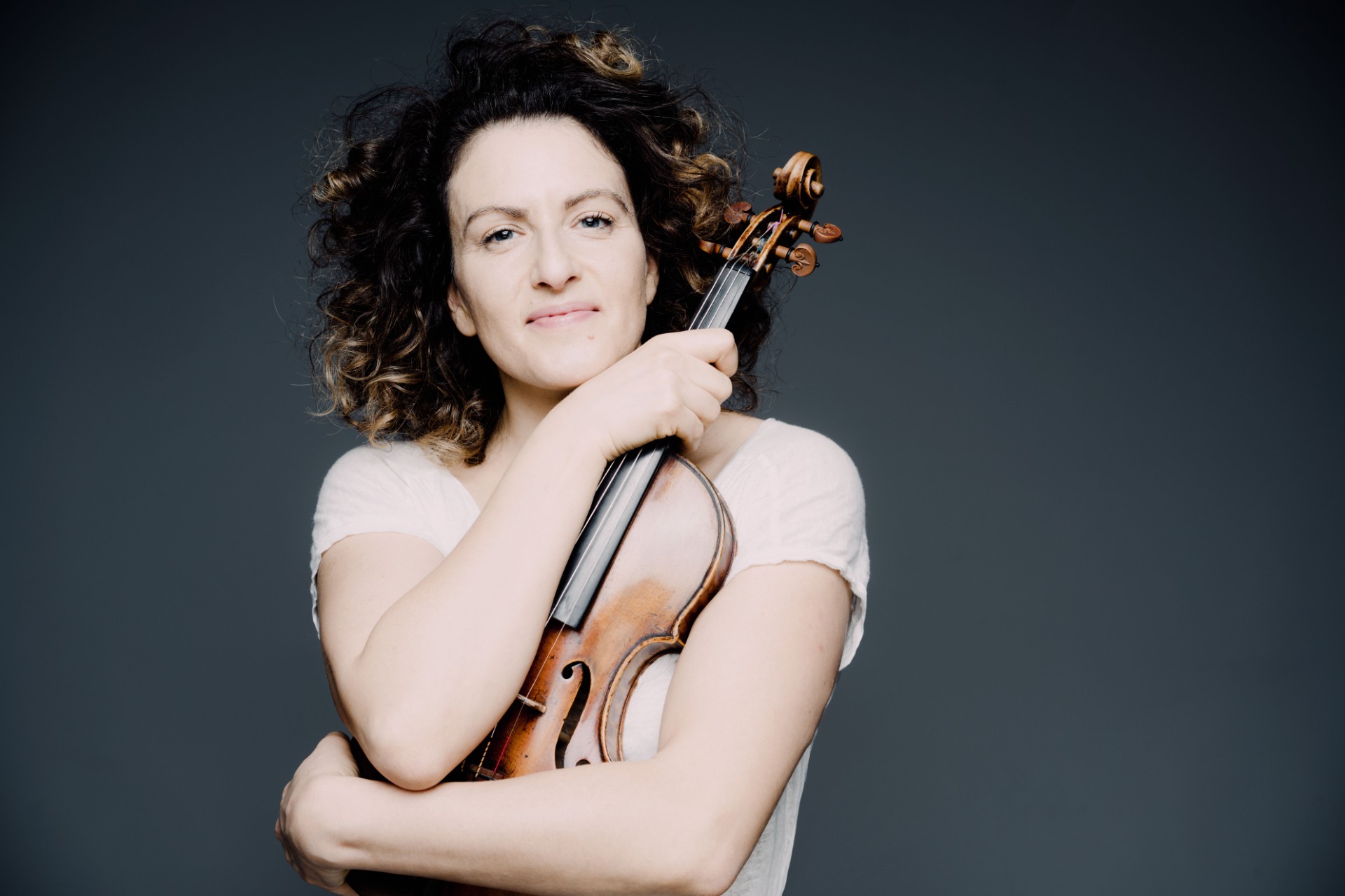 Violiste Liza Ferschtman met Bach solorecital in gemeentehuis Bloemendaal
