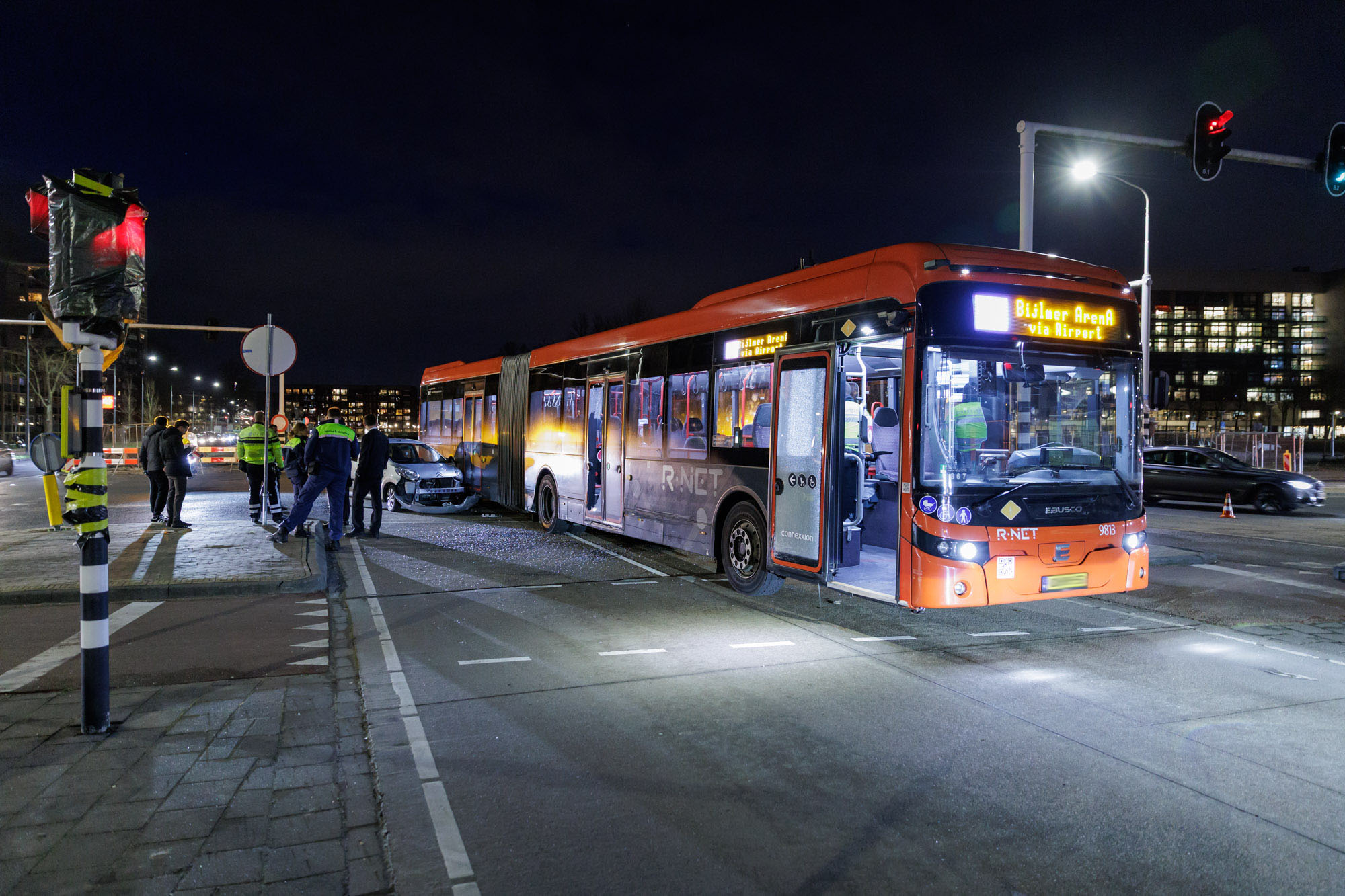 Automobilist in botsing met lijnbus