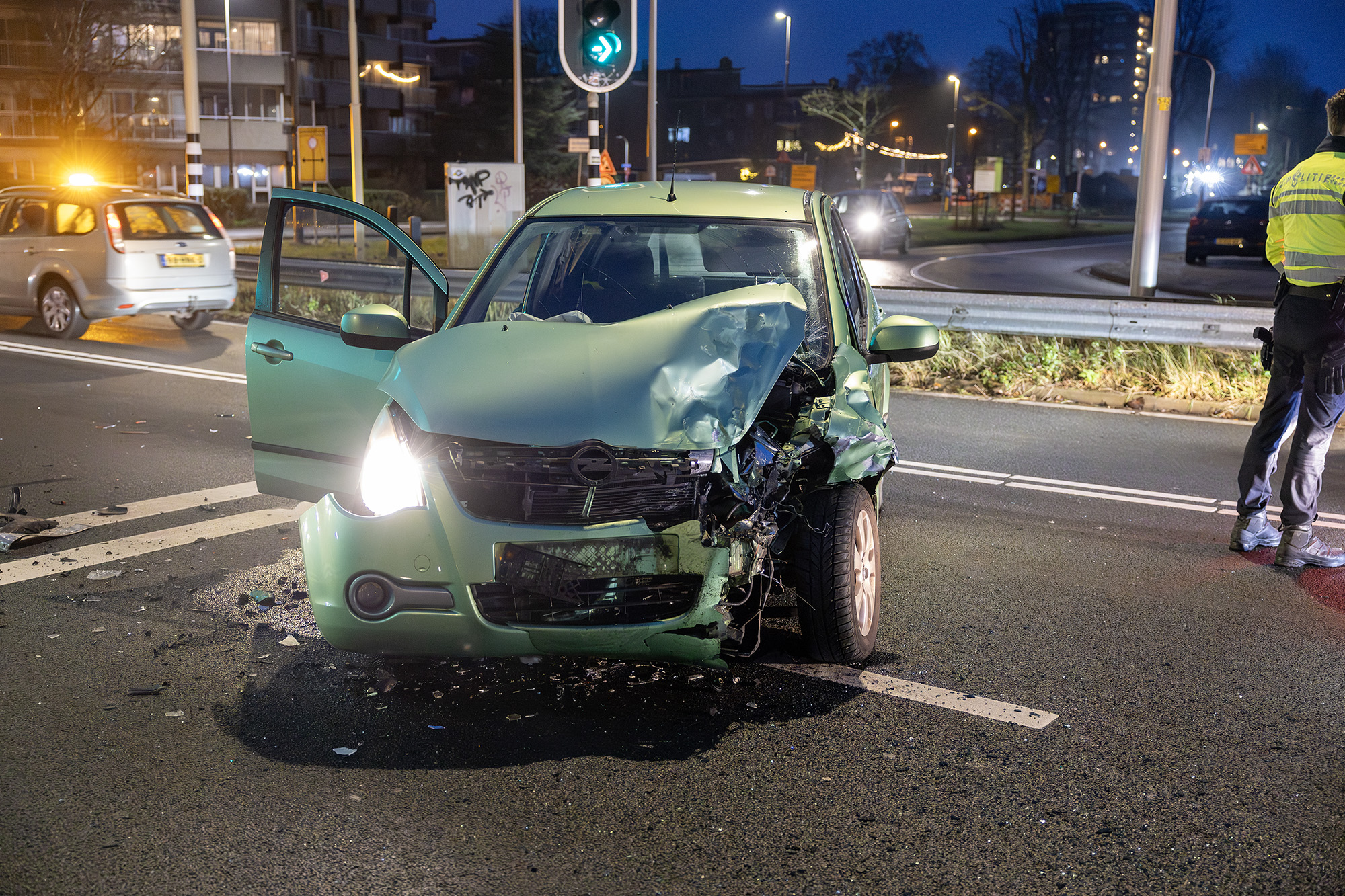Veel schade bij ongeval op Delftlaan Haarlem