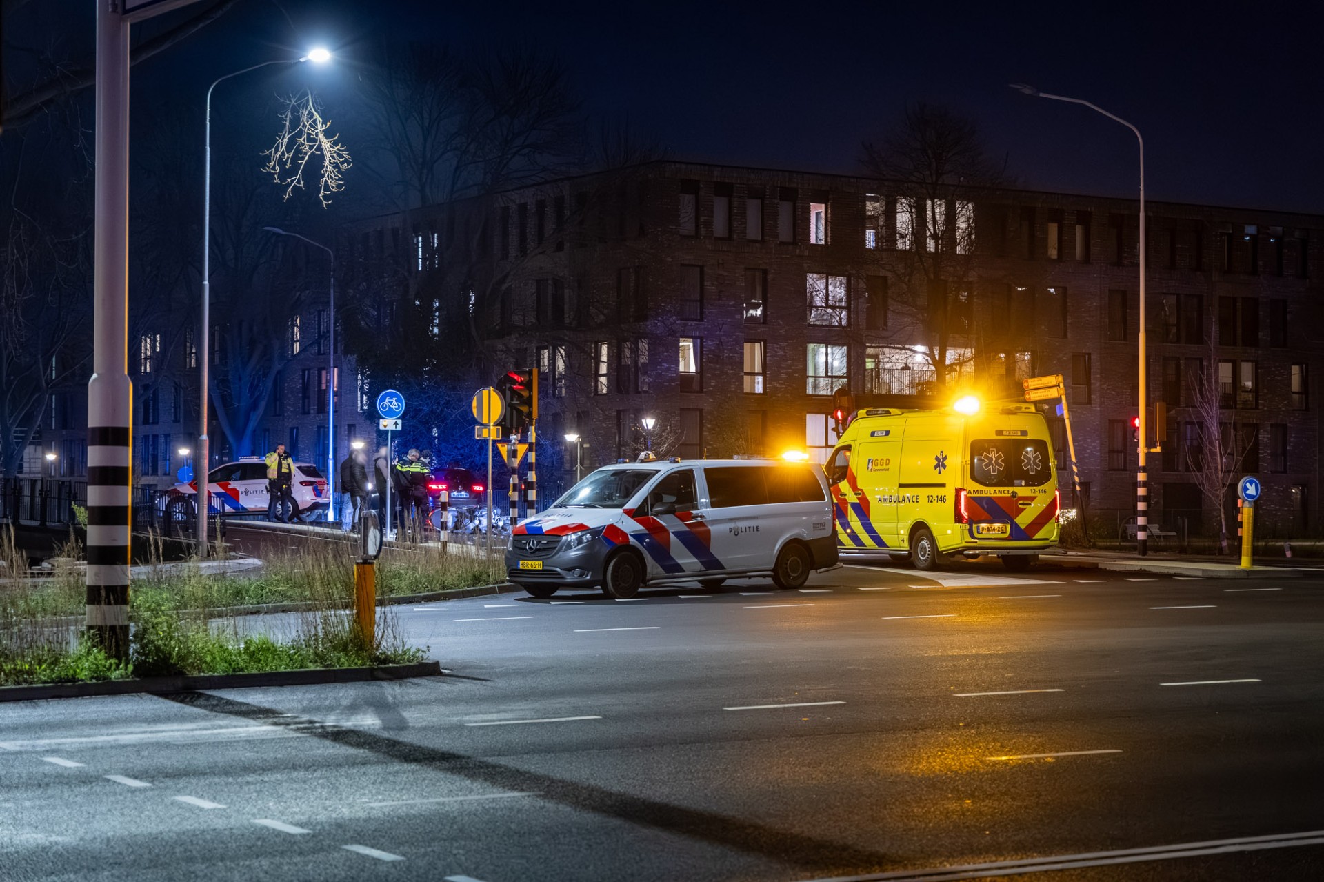 Motorrijder gewond na botsing achterop auto