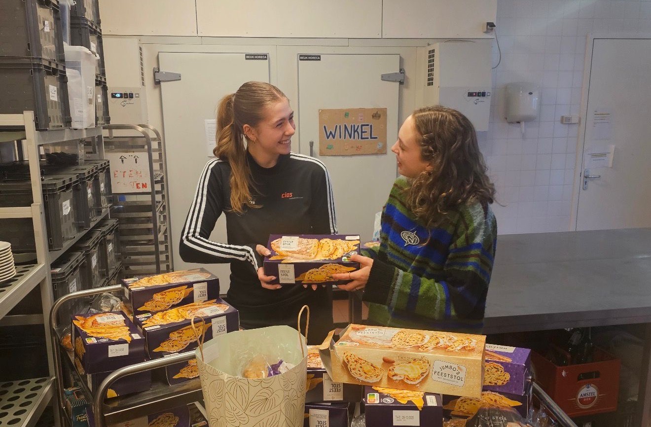 FM HealthClub zamelt meer dan 120 kerststollen in voor Voedselbank