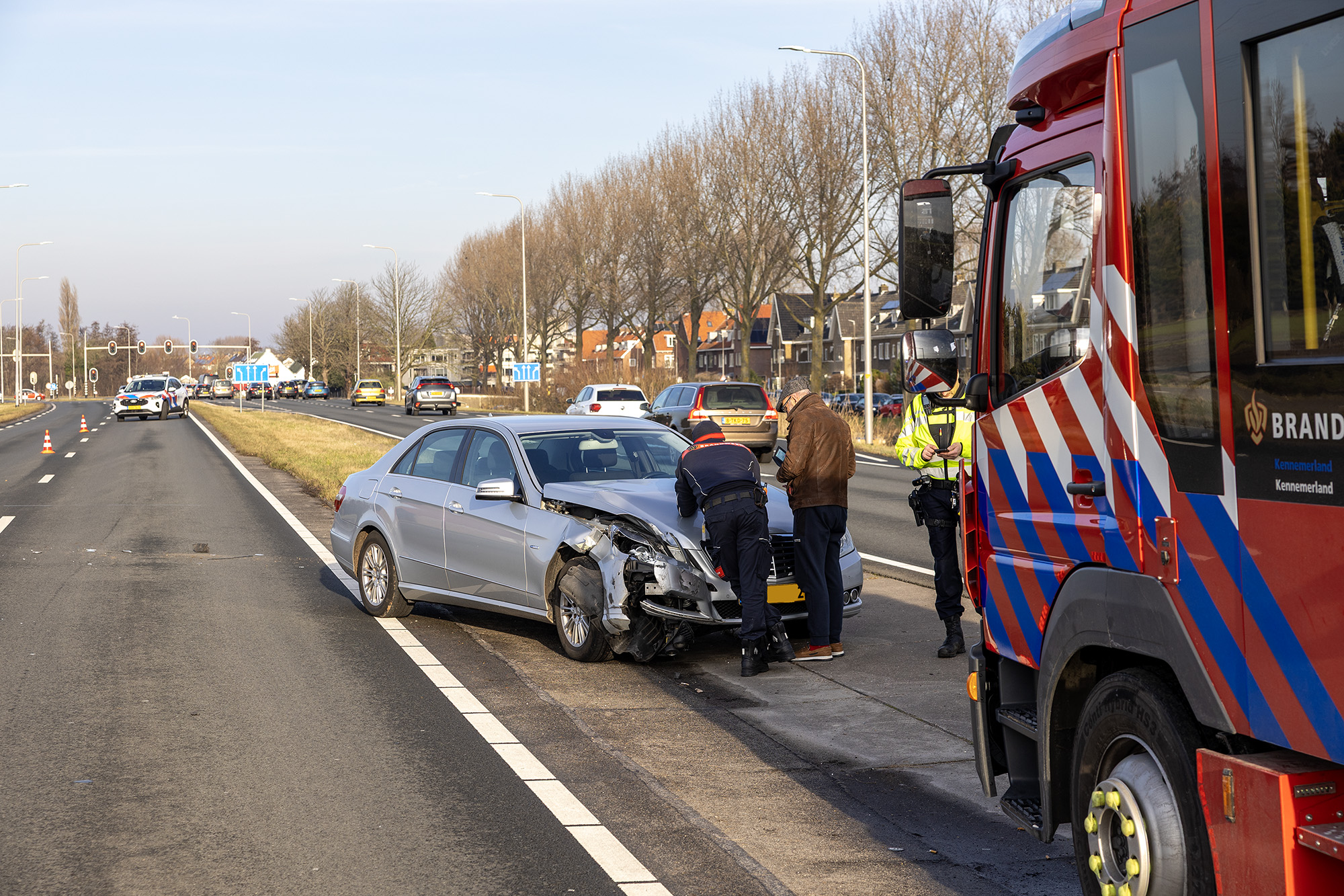 Automobilist botst tegen brandweerwagen op Westelijke Randweg