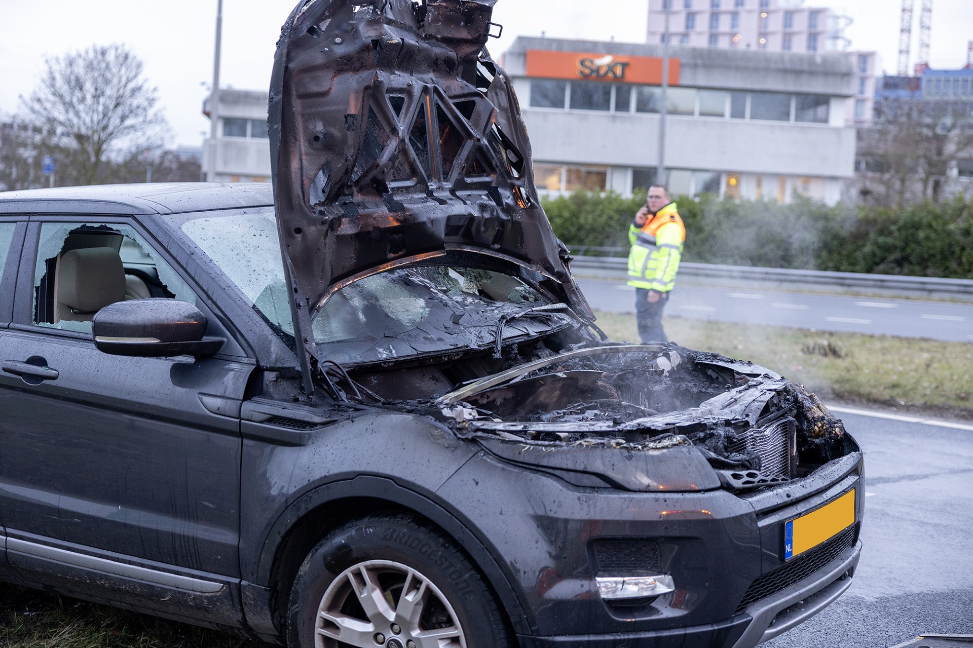 Autobrand zorgt voor afsluiting N201 bij Hoofddorp