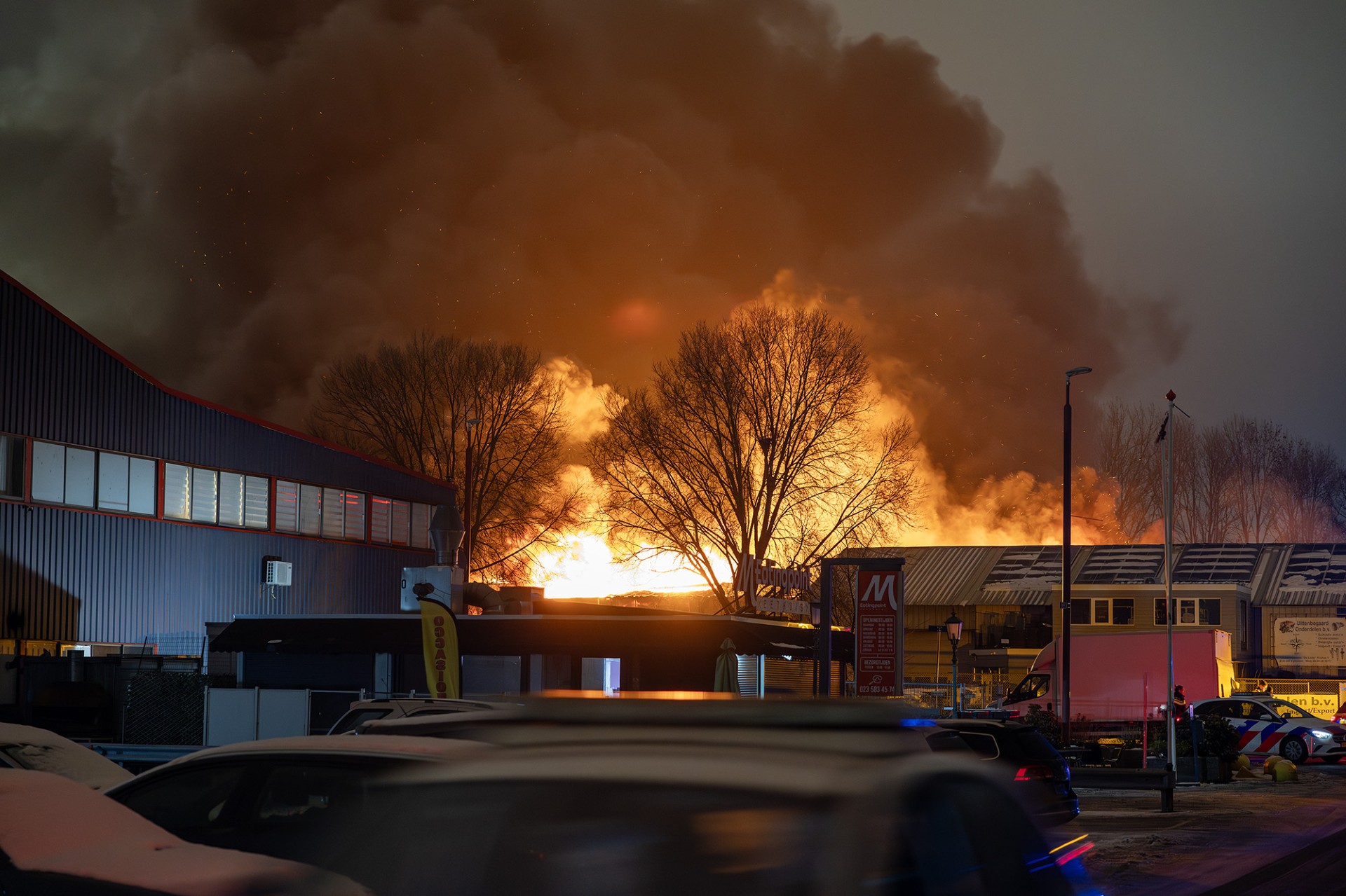 Uitslaande brand in bedrijfspand Krukas Vijfhuizen