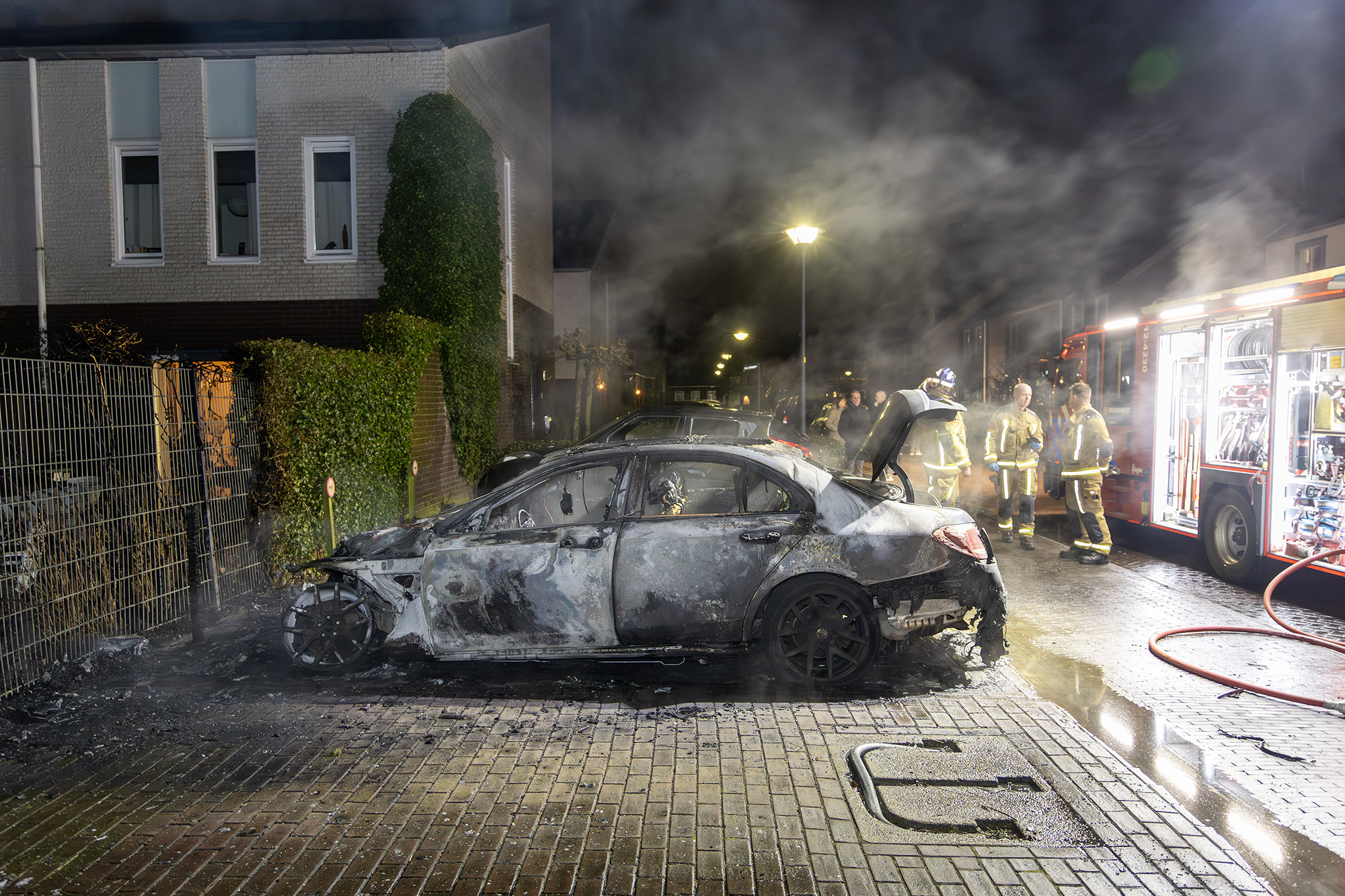 Autobrand aan de Steenenbaak in Hoofddorp