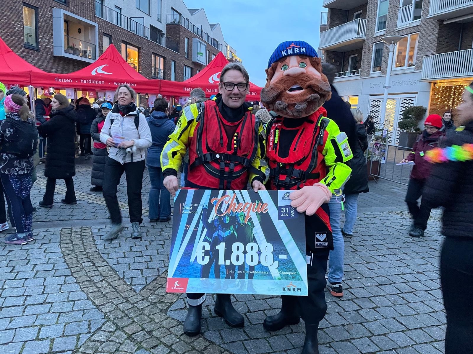 €1.888,- euro bijeen gewandeld voor Reddingstation