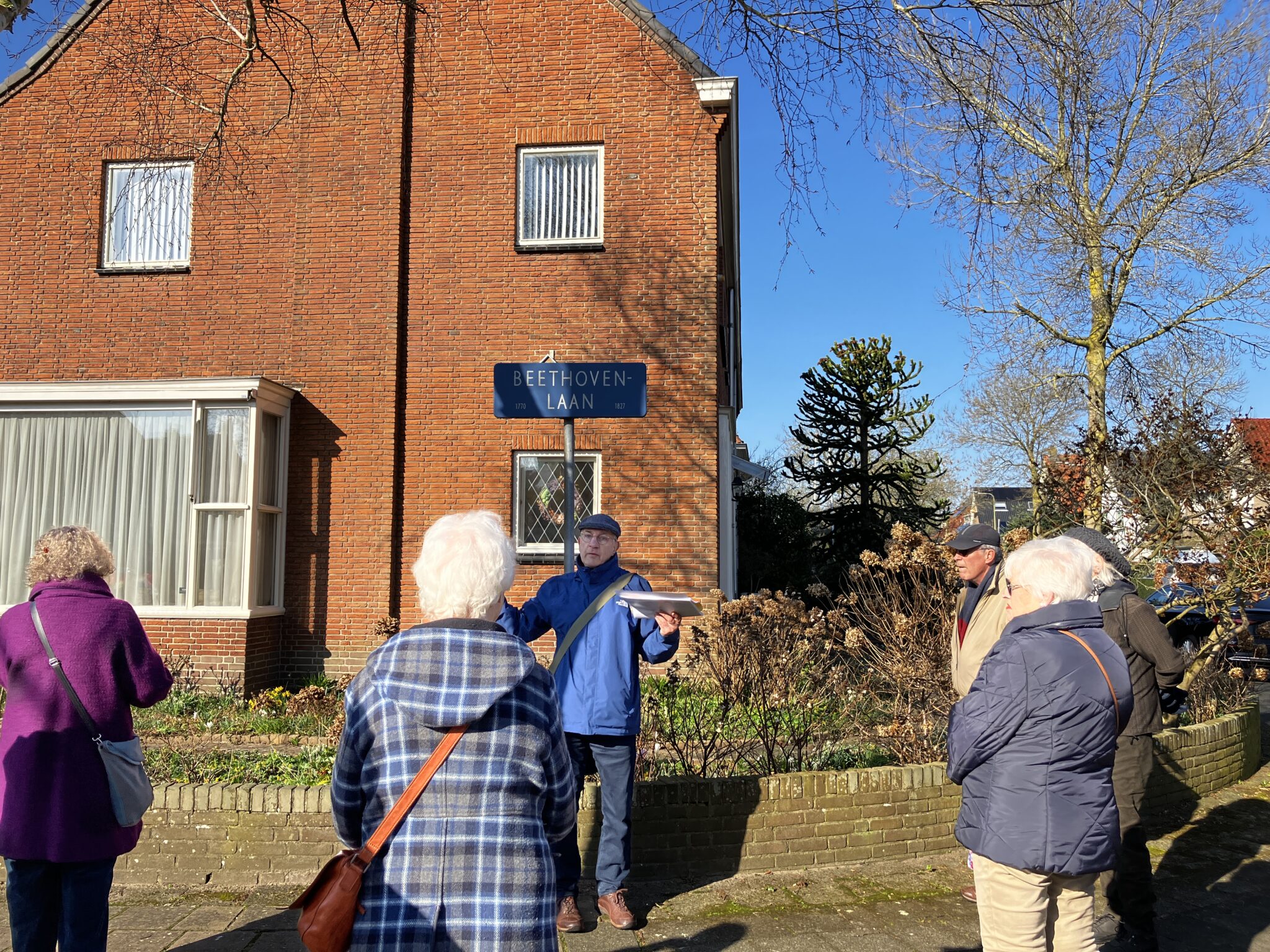 Plein1 wandelingen: historisch en wetenswaardig
