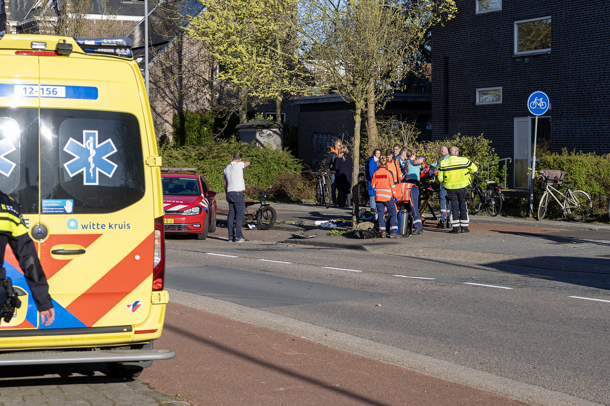 Fatbiker zwaargewond na botsing auto