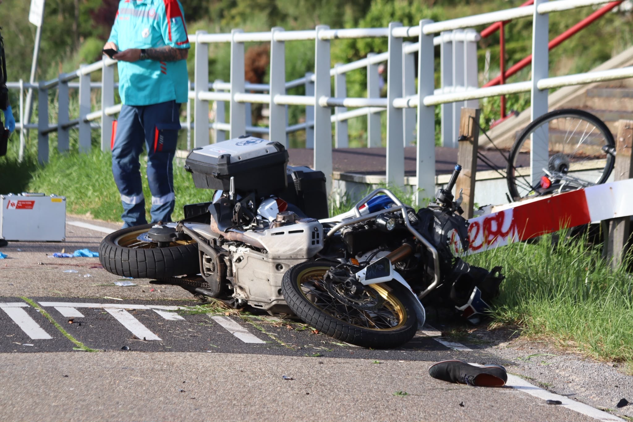 Ernstig ongeval fietser en motorrijder