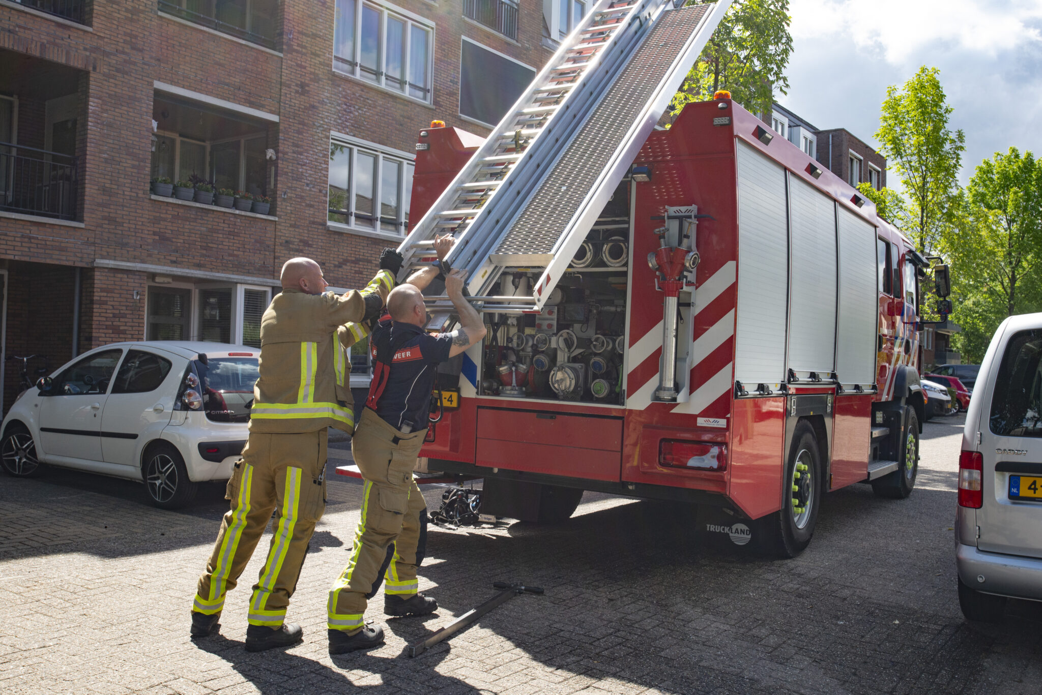 Brandweer rukt massaal uit voor brand in appartement in Heemstede