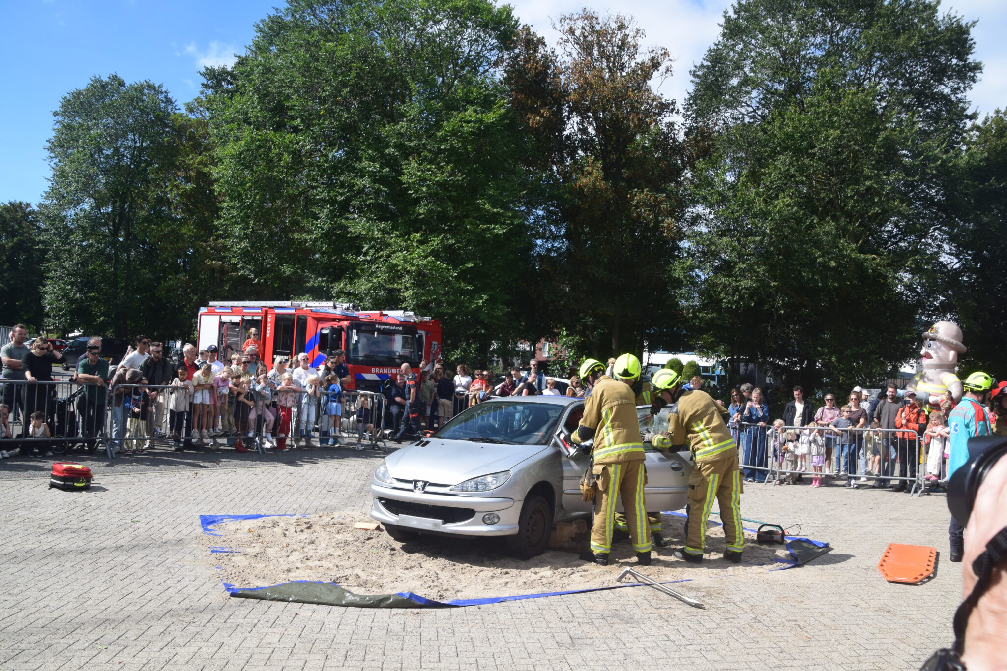 ‘Geweldig werk dat brandweermannen en -vrouwen doen’